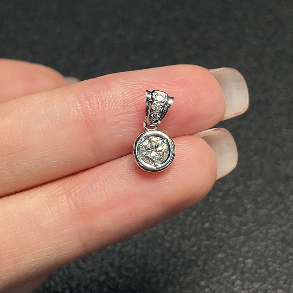 Z35181743 Diamond Pendant No Inscription Gold Content Tested PT90% Total Weight Approx. 1.67g