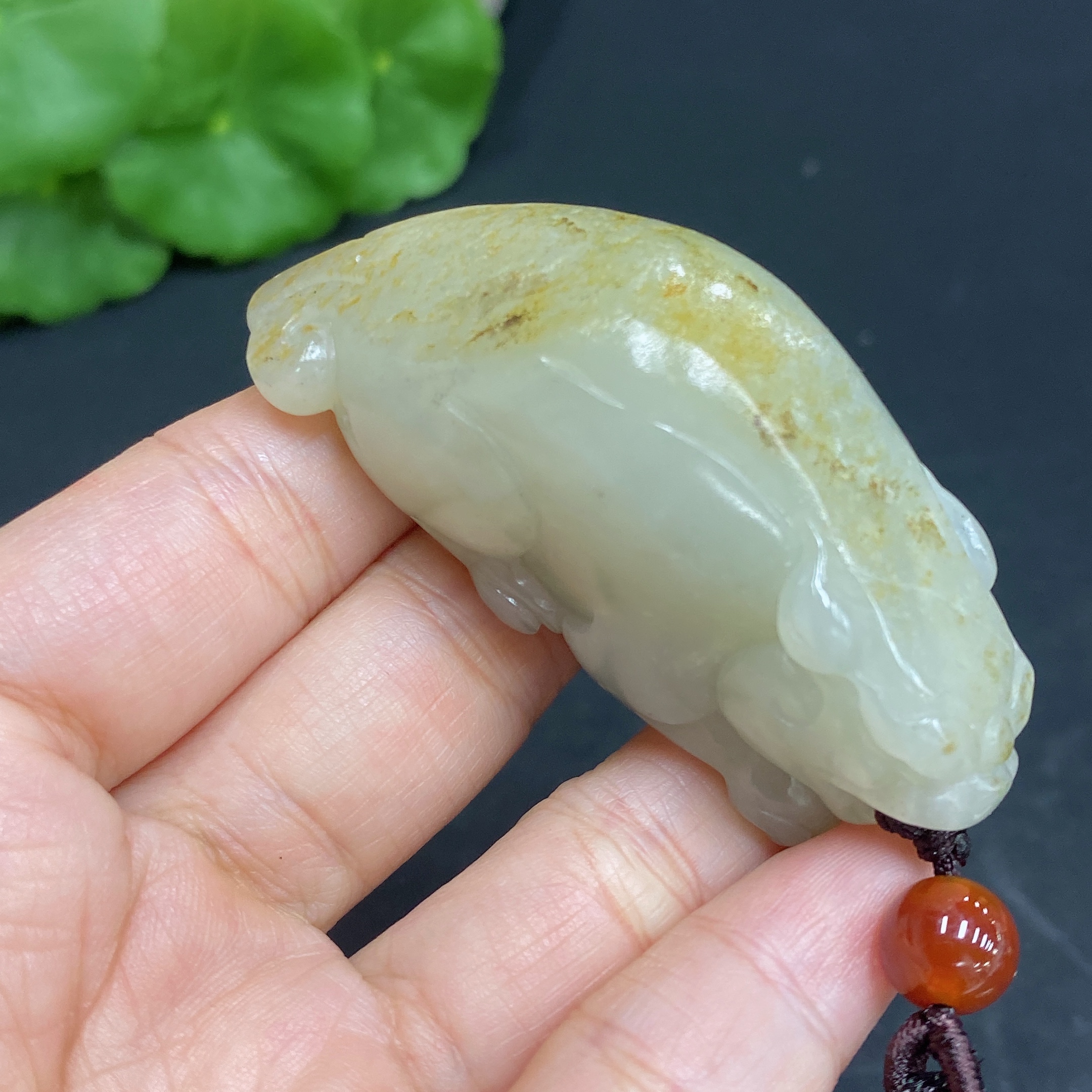 H32758935 Hetian Jade Handheld Carving Auspicious Beast