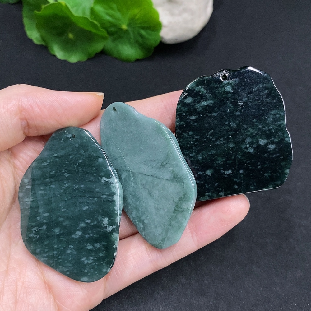F33941367 Jadeite Pendant Sell as a Lot