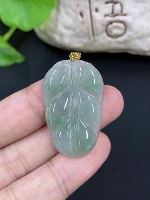 F46597095 翡翠叶子挂件   18k金扣头 货品总重约4g
