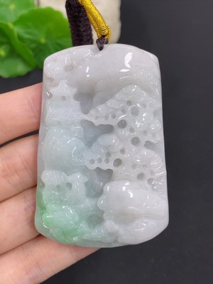 F46555526 翡翠山水牌挂件 货品总重量约80克（含绳重）