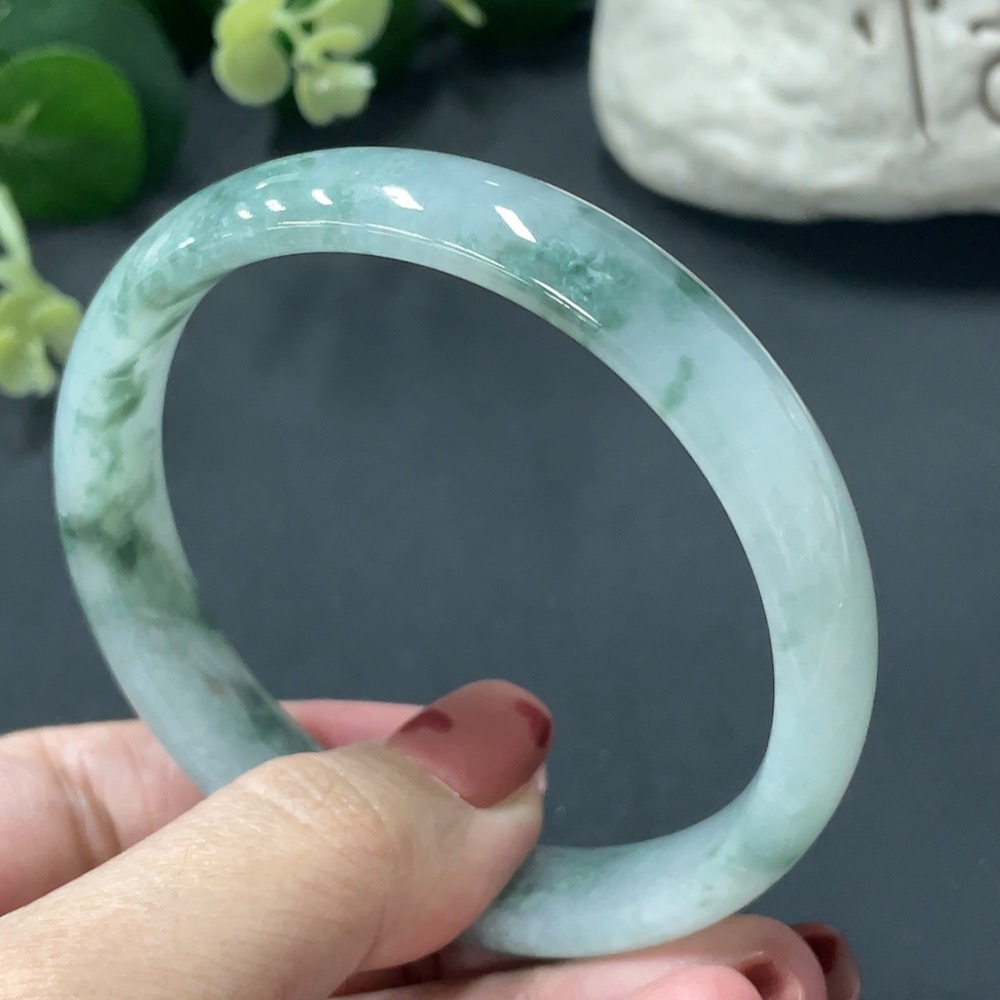 F13445348 Jadeite Regular Bangle 59.5 Loop Size