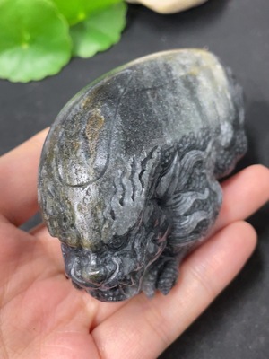 H46574422 和田玉摆件  瑞兽   皮色成因未定 货品总重约254.9g