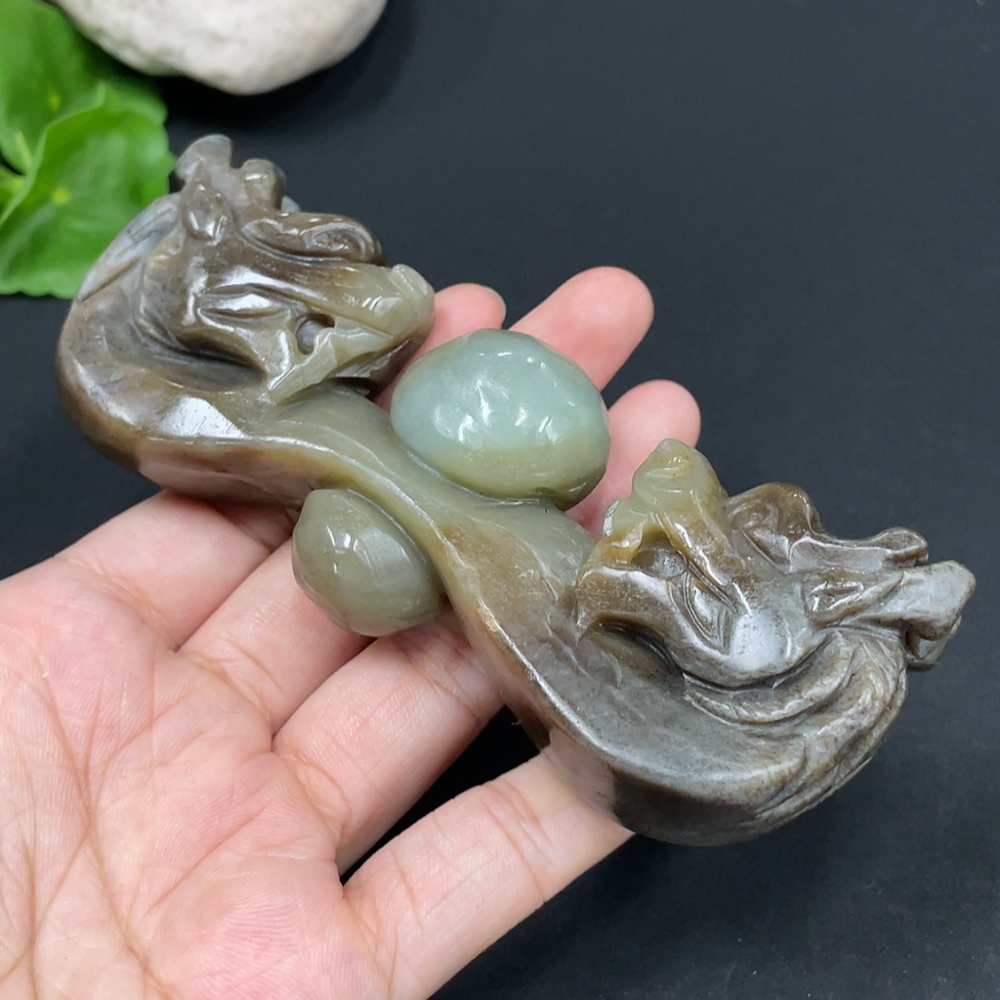 H29388959 Khotan Jade Ornament - Dragon Hook