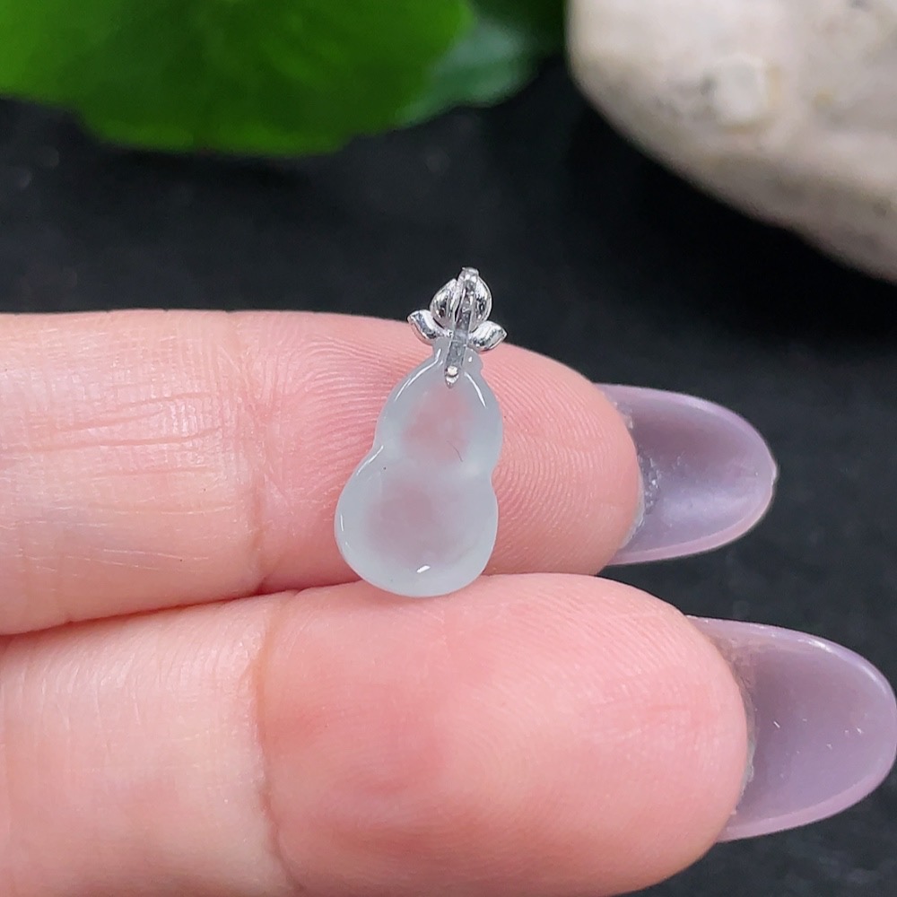 F33918248 Jadeite Gourd Pendant 18K Gold Total Weight Approx. 0.7g
