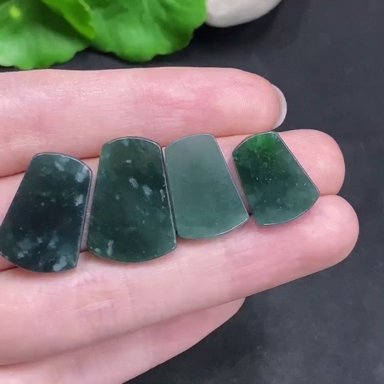 F34967389 Jadeite Pendant Sell as a Lot