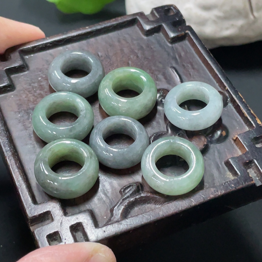 F34978330 Jadeite Donut Pendant