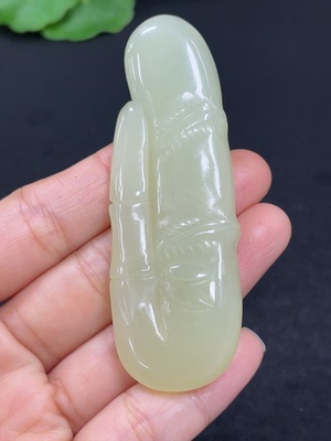 H46560030 和田玉挂件   竹节    货品总重约27.1g