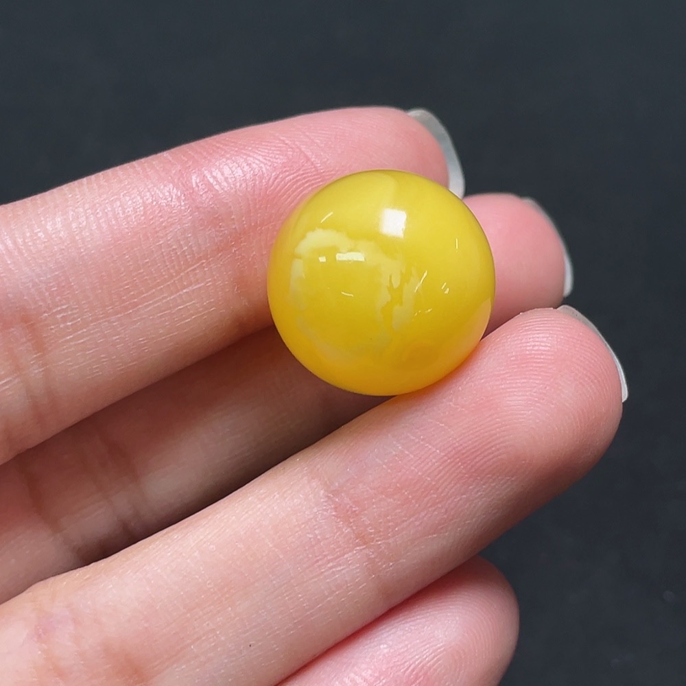 C31609044 Amber Beeswax Pendant, Total Weight Approx. 2.95g, Size 17.3mm