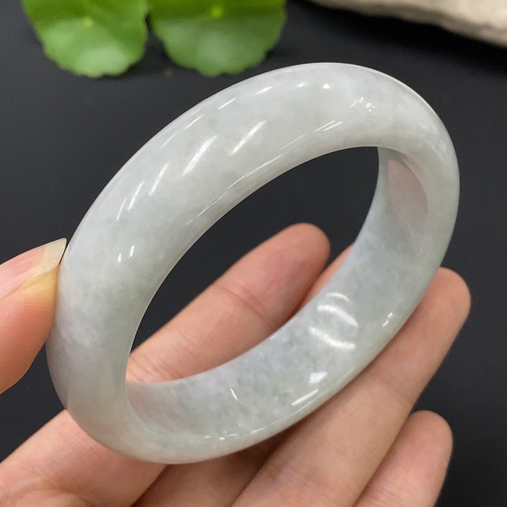 F24811553 Jadeite Round Bangle, Total Weight Approx. 72.15g, Inner Diameter 55.8