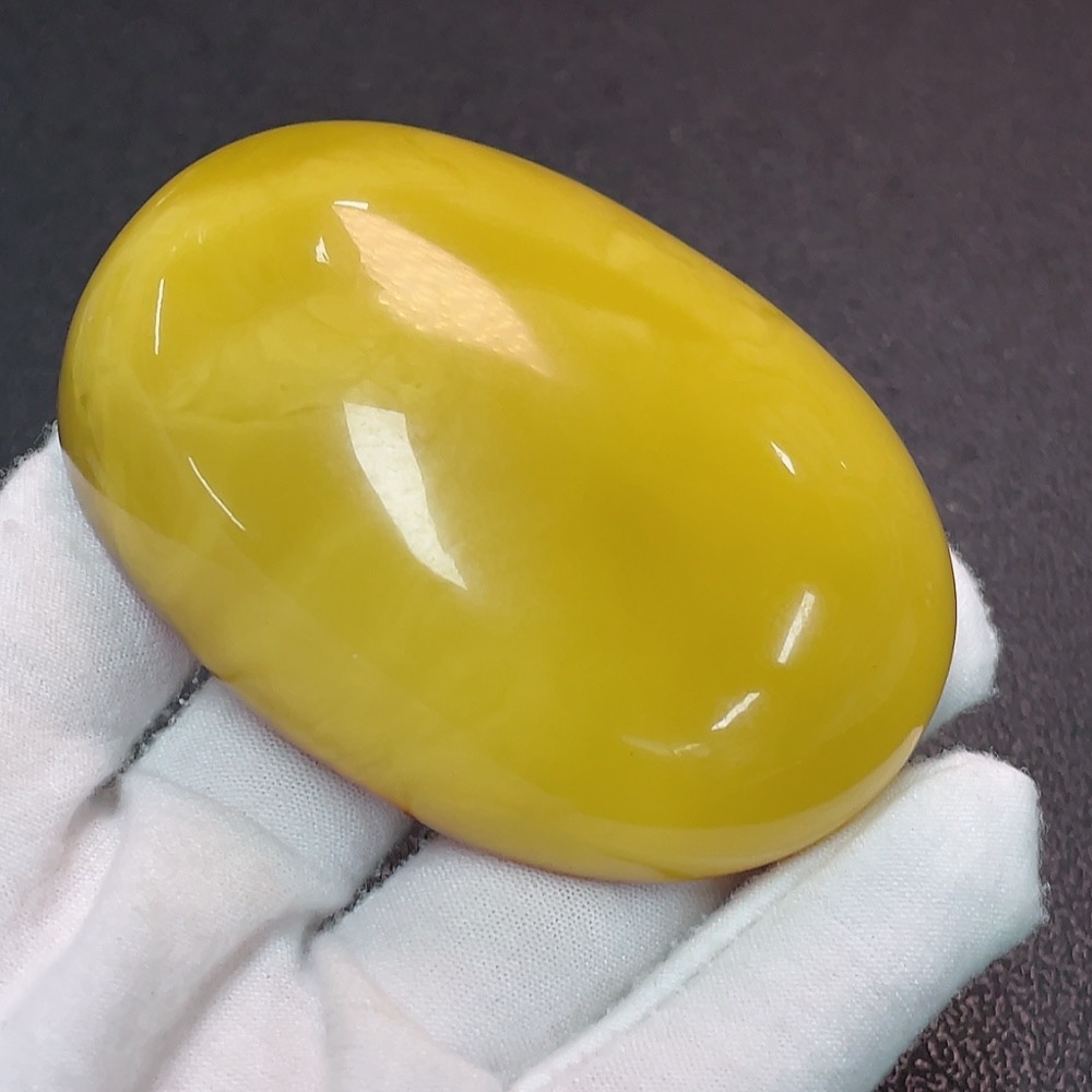 C32817208 Amber and Beeswax Pendant, Total Weight Approx. 64.66g
