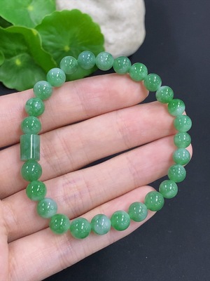 F46554921 翡翠手串 货品总重量约14.2克 卡6.7mm左右