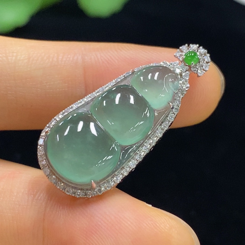 F35114194 Jadeite Lucky Bean Pendant Set in 18k Gold with Diamond Accents, Total Weight Approximately 3.55g
