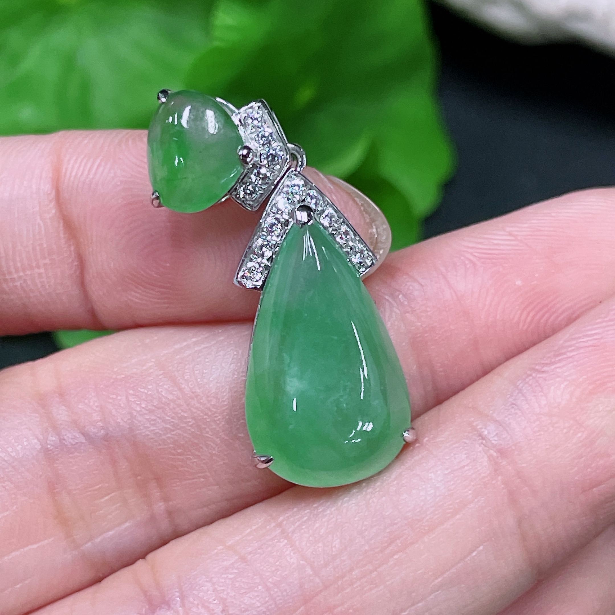 F33919056 Jadeite Teardrop Pendant in 18k Gold Setting, Total Weight Approx. 3.69g, Non-Diamond