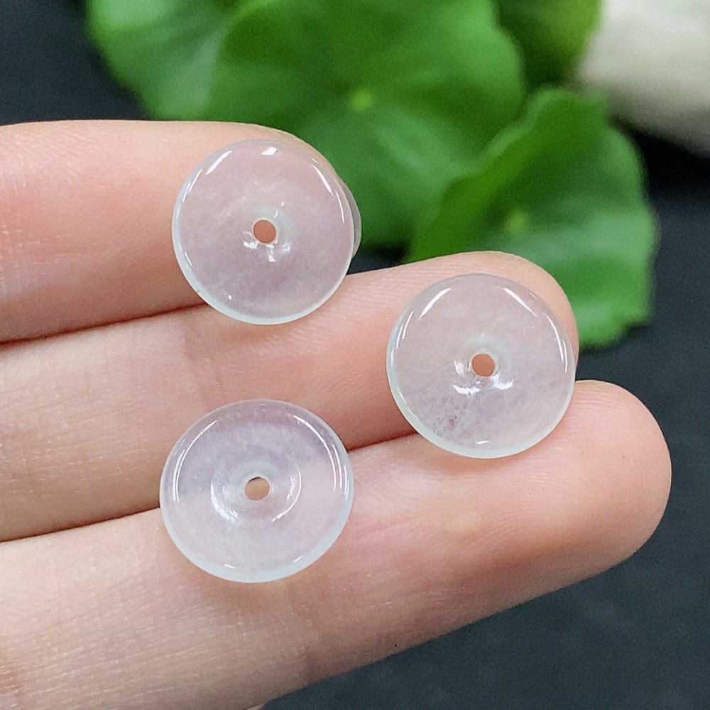 F33895788 Jadeite Peace Knot Sell as a Lot