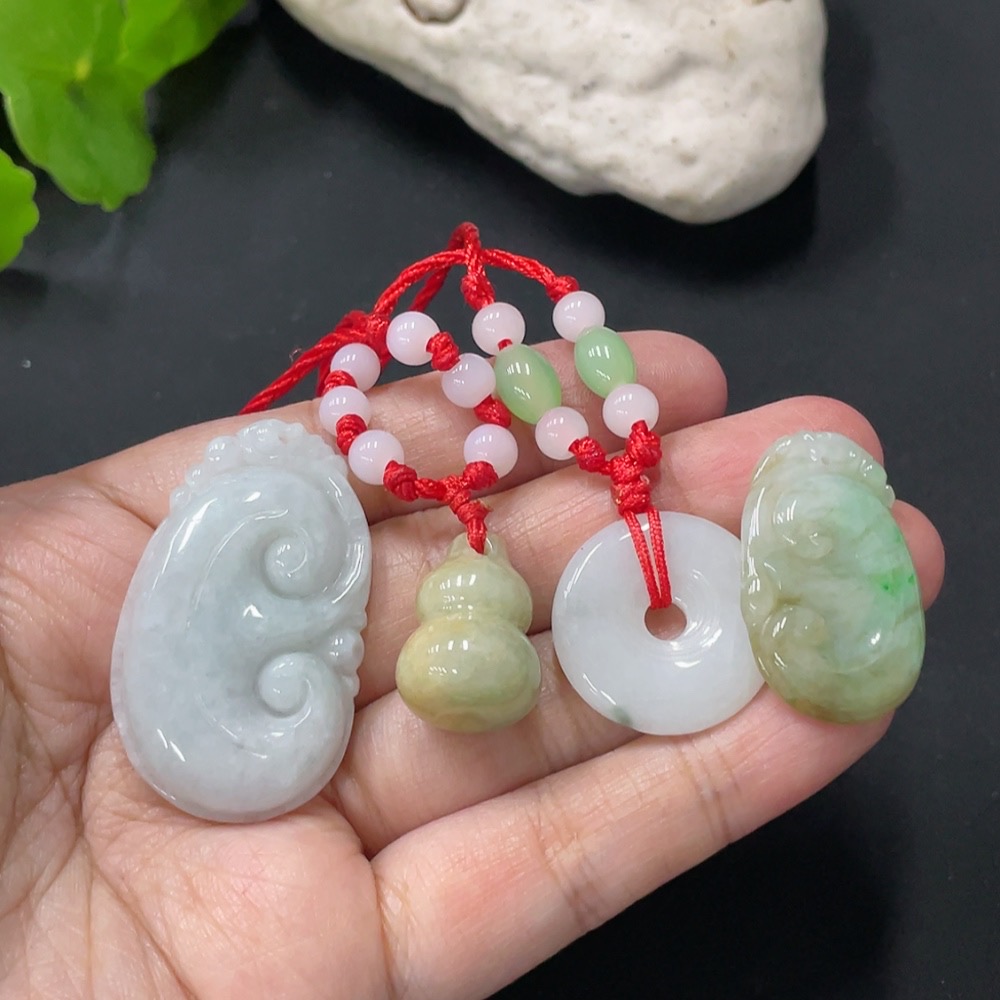 F31631979 Jadeite Pendant, Color Origin Undetermined, Non-A Grade Beads