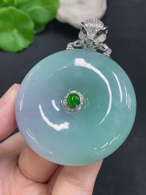 F23599394 Jadeite Peace Knot with 18K Gold, Total Weight Approx. 89.8g