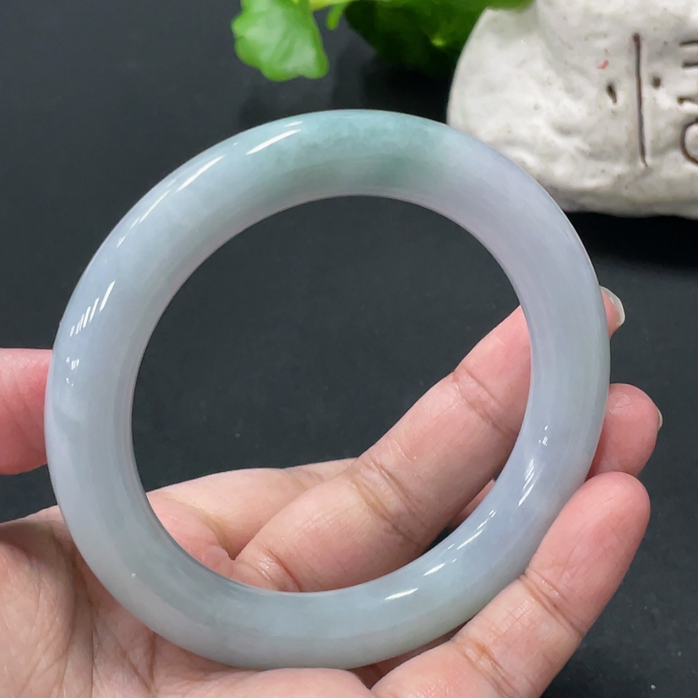 F34019696 Jadeite Round Bangle Total Weight about 70.65g Size 57.7