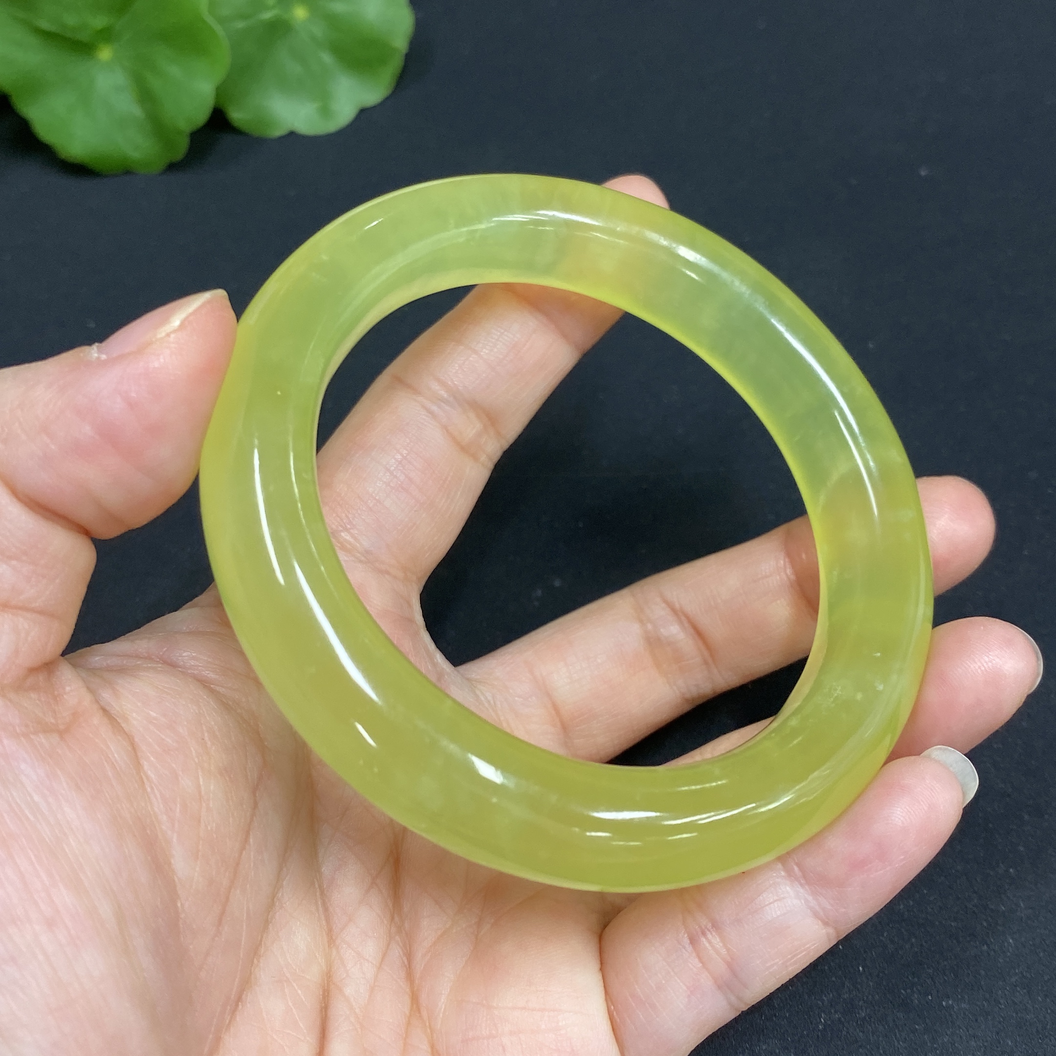H34987032 Xiuyu (Serpentine Jade) Round Bangle Size 57 Total Weight Approx. 58.2g