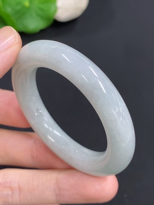 F46555141 翡翠圆条手镯 圈口38.3mm 货品总约重31.63g