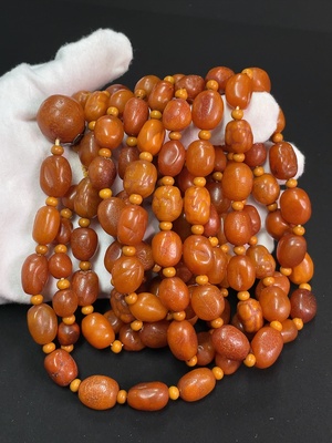 C46539294 琥珀蜜蜡珠链 货品总重约142克 卡9.2-18.2mm左右 隔珠考虑非天然