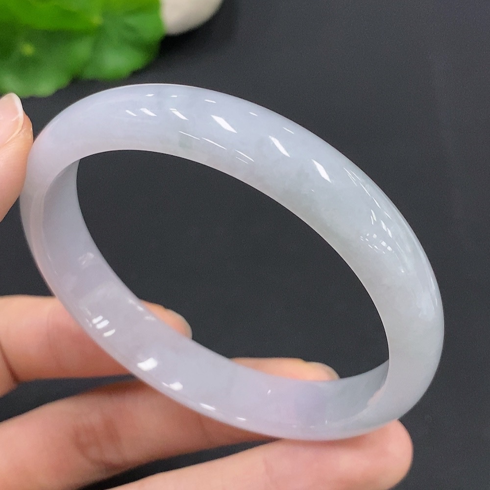 F29364601 Jadeite regular bangle (Total weight: approx. 40.1g, Inner diameter: 58)