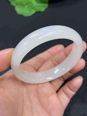 H46531861 和田玉正圈手镯    圈口51.5      货品总重约34.9g