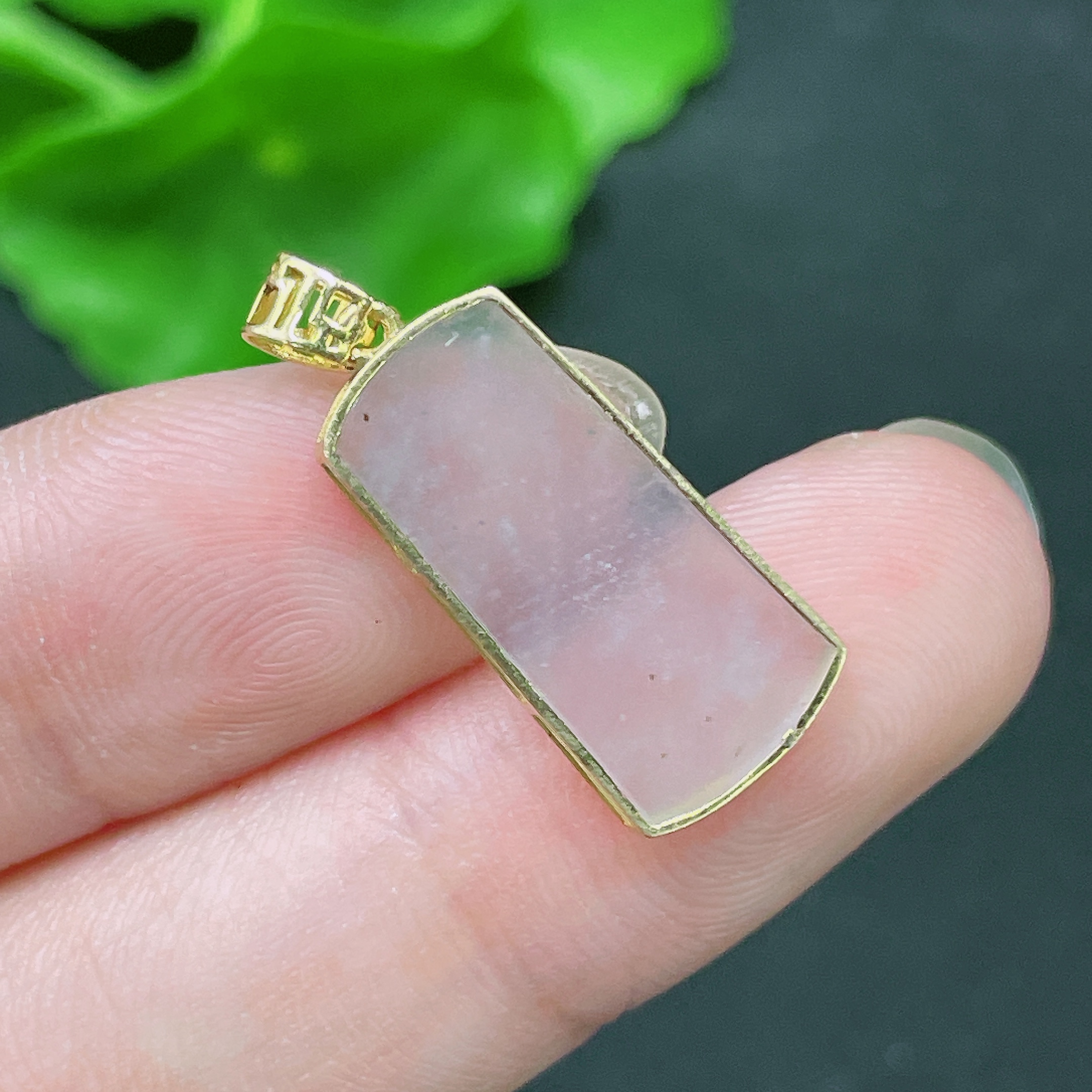 F33894198 Jadeite Pendant with 18K Gold Setting, Total Weight Approx. 1.4g