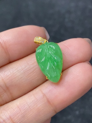 F34030649 Jadeite Leaf Pendant with 18K Gold and Diamond Accents, Total Weight Approx. 1.69g
