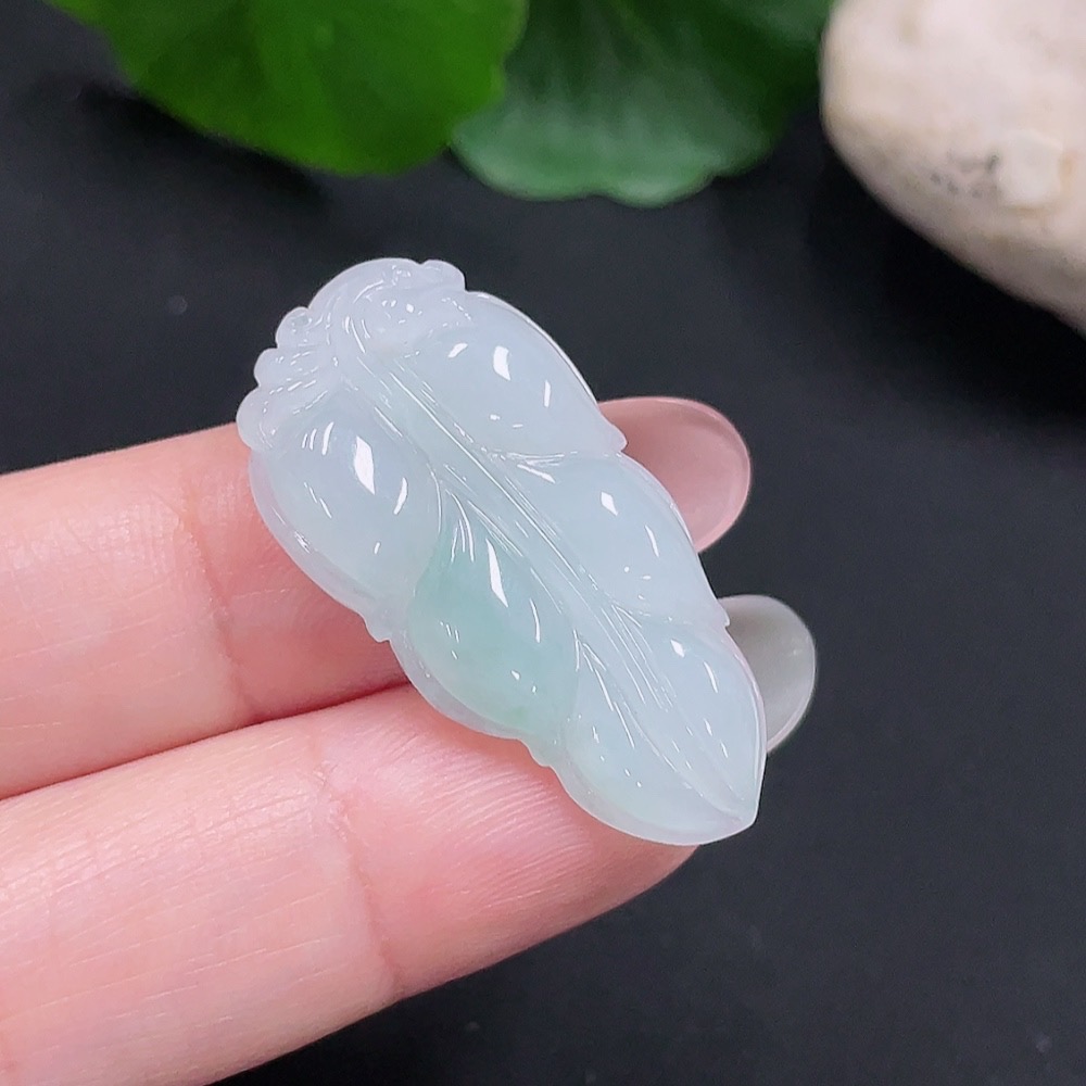 F29360928 Jadeite Pendant Leaf Total Weight Approx. 4.43g