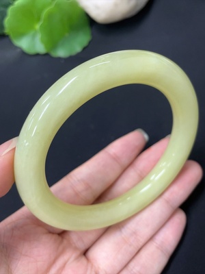 H43151114 和田玉圆条手镯    圈口58   货品总重约54.4g