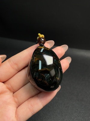 C31619792 Amber and Beeswax Pendant, Total Weight Approx. 27.15g Including Rope