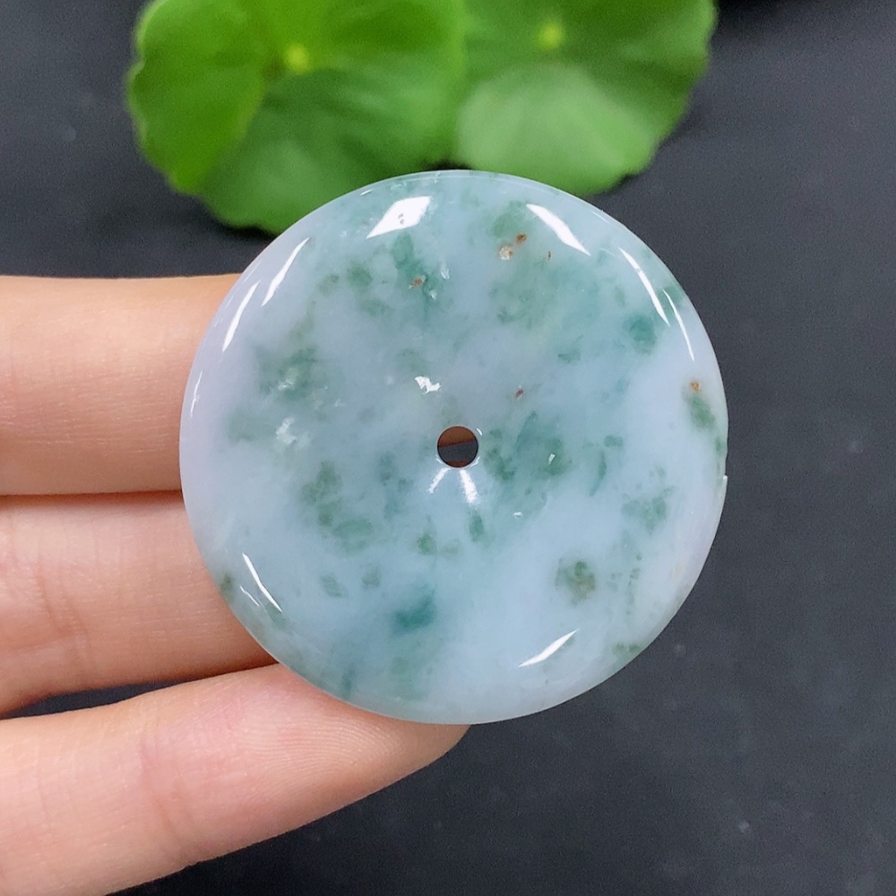 F28279051 Jadeite Peace Knot Pendant Total Weight: Approx. 15.53g