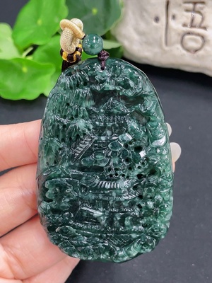 F42970932 翡翠山水挂件 货品总重约54.6克（含绳重）