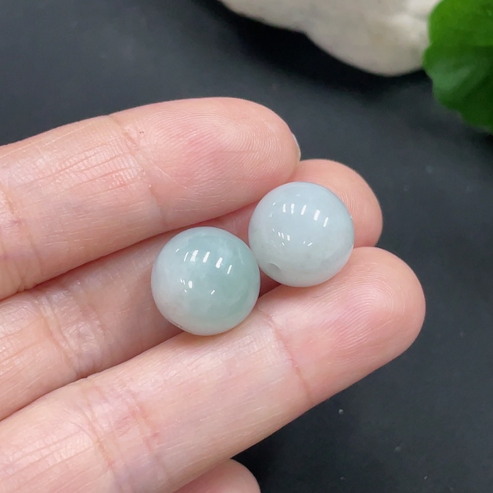 F27152398 Jadeite Beads Sell as a Lot