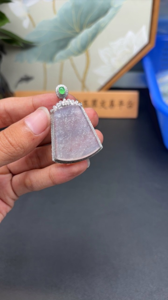 F34051109 Jadeite Plain Pendant with 18K Gold and Diamond Accents, Total Weight Approx. 9.6g