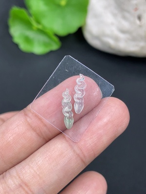 F42952401 翡翠镶嵌件  货品总重约0.4g（含垫片）