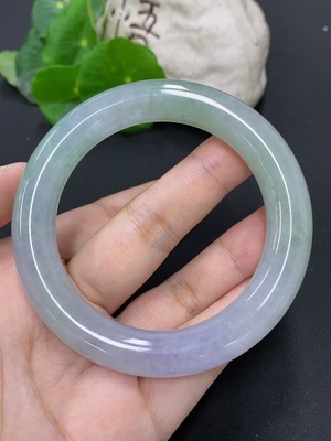 F46557936 翡翠圆条手镯 圈口56.4 货品总重约72.6克
