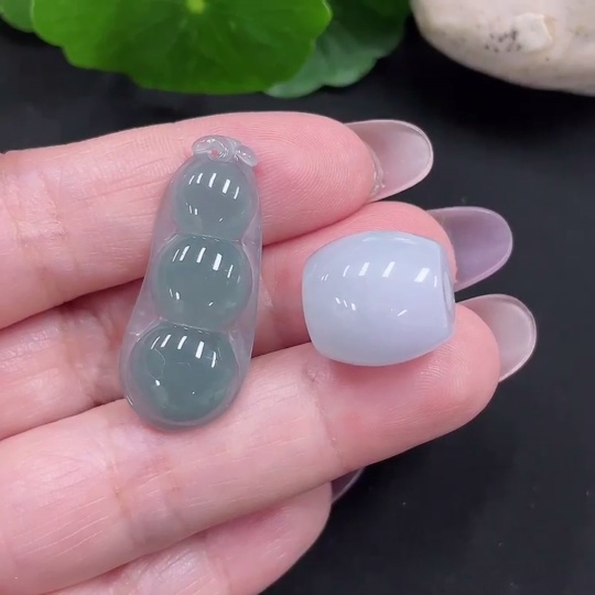 F34966860 Jadeite Pendants Sell as a Lot