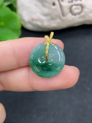 F46571440 翡翠挂件   平安扣     18k 配镶钻石  货品总重约3.4g
