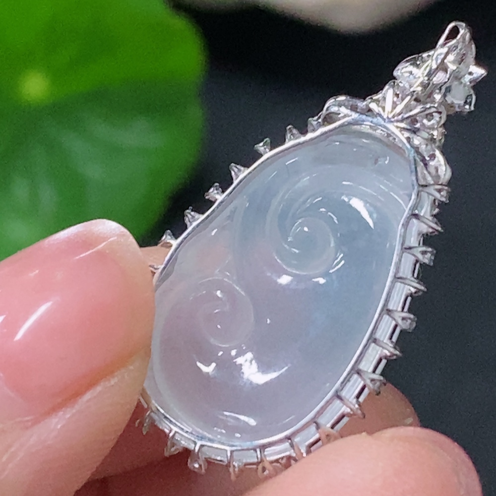 F35139509 Jadeite Ruyi Pendant with 18K Gold and Diamond Accents, Total Weight Approximately 4g