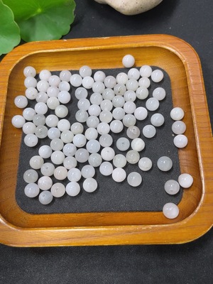 H46575448 和田玉珠子 一手走 含其他矿物成分 货品总重约34.1g