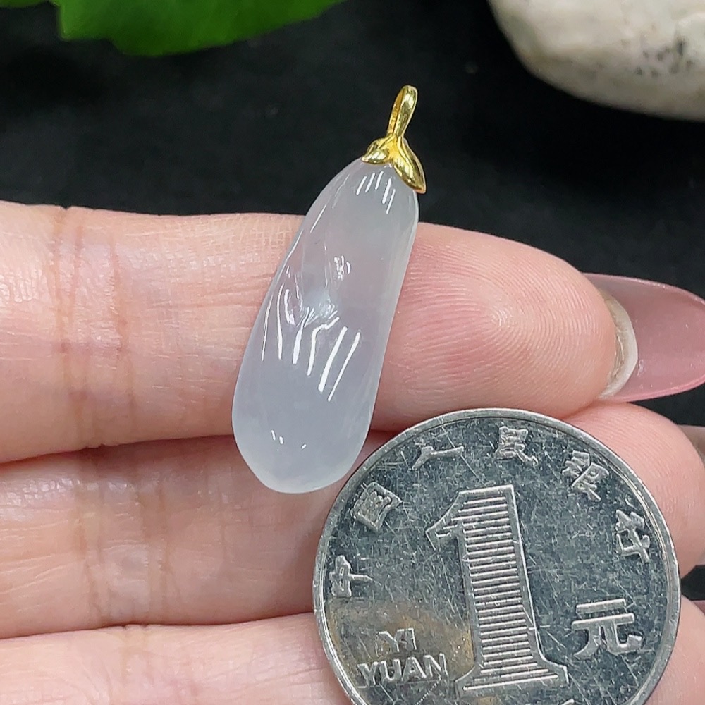 F32774014 Jadeite Blessing Melon Pendant in 18K Gold (Approx. Total Weight: 1.9g)