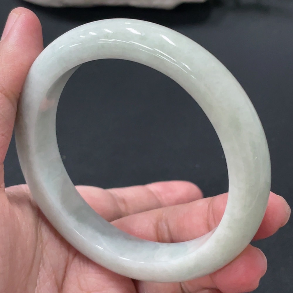 F28194955 Jadeite Circle Bracelet 58.7 Circle Size Gross Weight Approx. 64.27g
