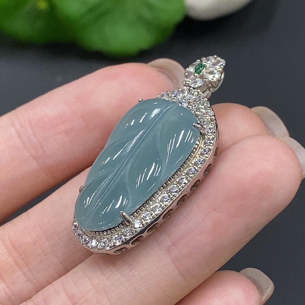 F16723199 Jadeite Leaf Pendant Non-Gold Inlaid Total Weight 6.032g
