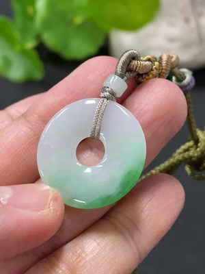 F35146501 Jadeite pendant donut total weight approx. 4.45g with rope