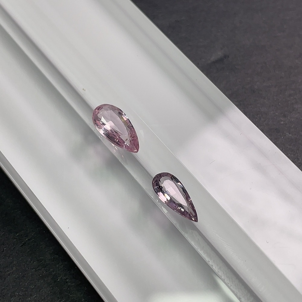C11178120 Spinel Rough Stone Approx. 3.35ct Two Pieces in One Lot