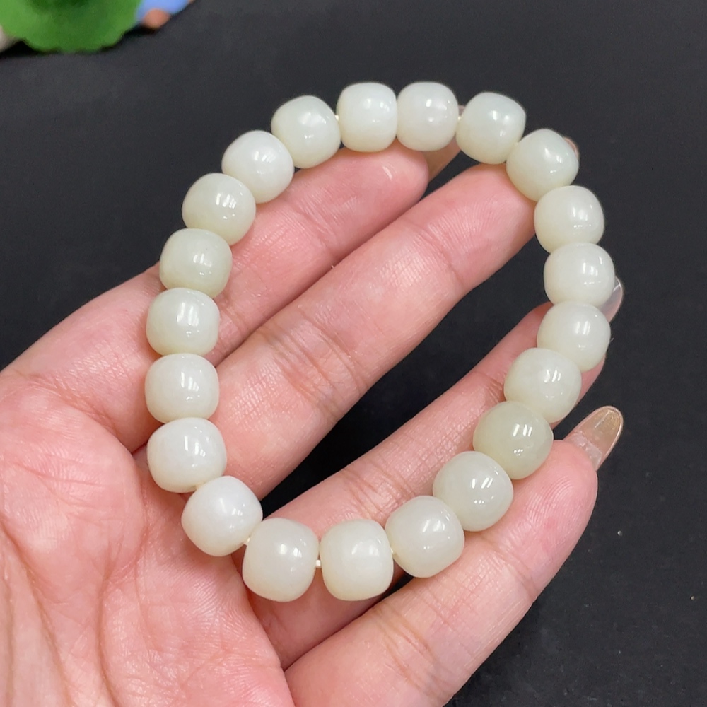 H32782341 Hetian Jade Bracelet, approx. 10mm beads, total weight approx. 36.2g