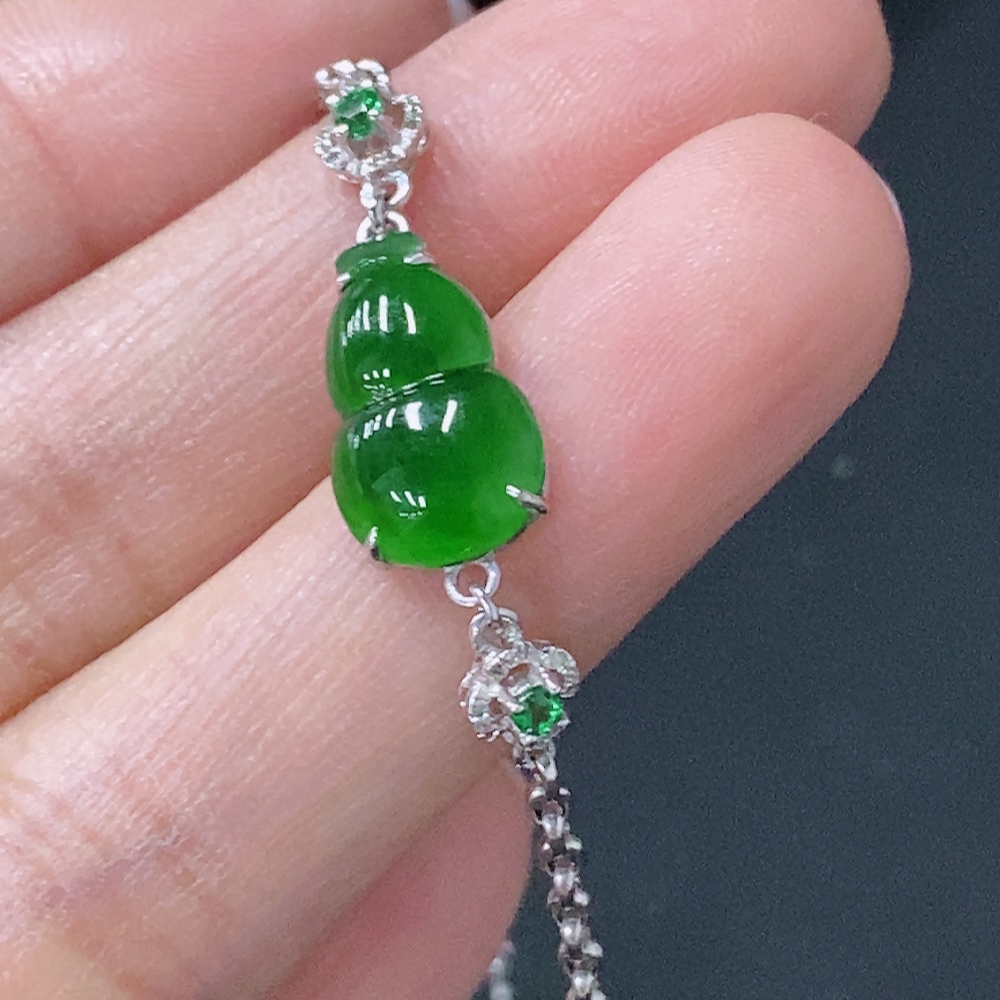F30441019 Jadeite inlaid gourd 18k only colorless with diamonds total weight about 2.006g