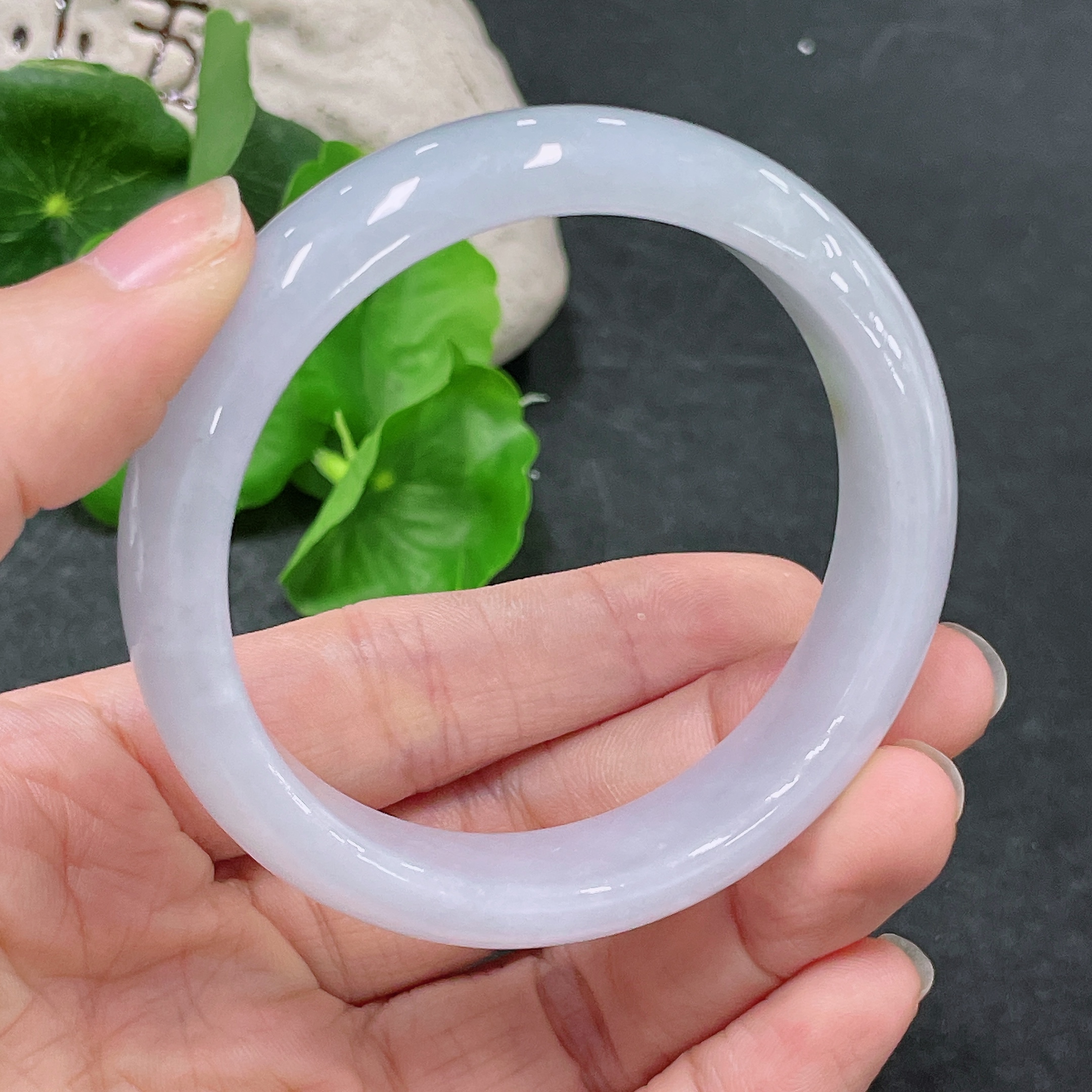 F33840114 Jadeite Regular Bangle (approx. 55.59g total weight, size 55.6)